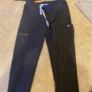 Fig’s Scrub Black Bottom